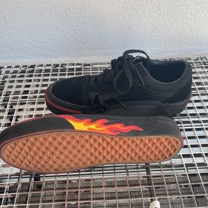 Vans Old Skool Black Skate Shoe Tennis Black Wall Orange Yellow Flames Size 4